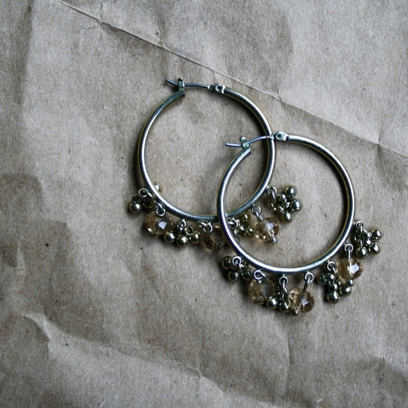 VINTAGE DANGLED BEADED HOOP EARRINGS - Picture 1 of 4